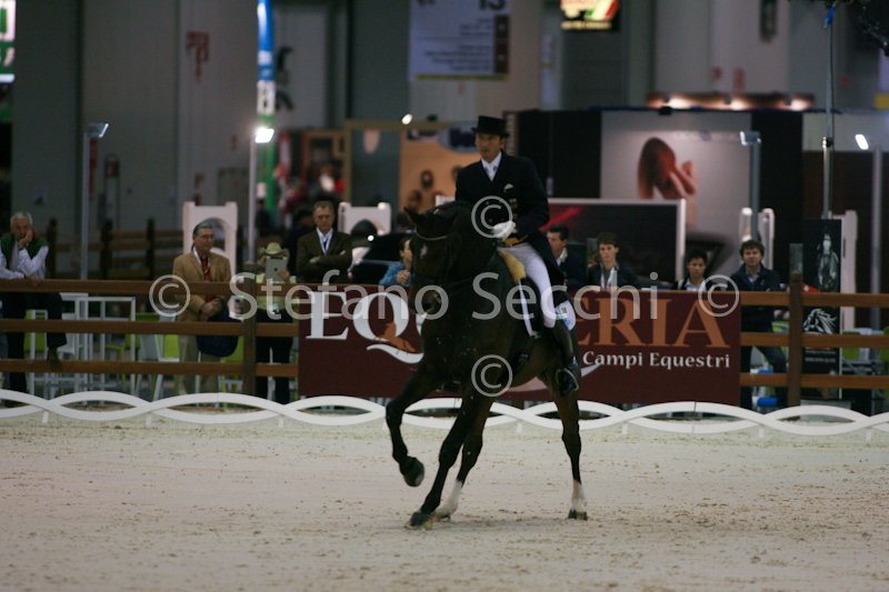 LAUGKS_MEGGLE\'S WELTTALL_MILANO_2011_SS2_2438.jpg